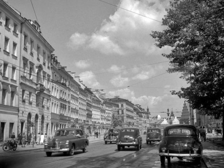 Warszawa, 1953. Krakowskie Przedmieście. Fot. Zbyszko Siemaszko/FORUM