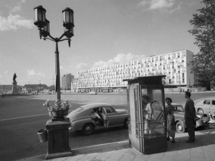 Warszawa, 1962. Plac Dzierżyńskiego, obecnie plac Bankowy. Fot. Zbyszko Siemaszko/FORUM