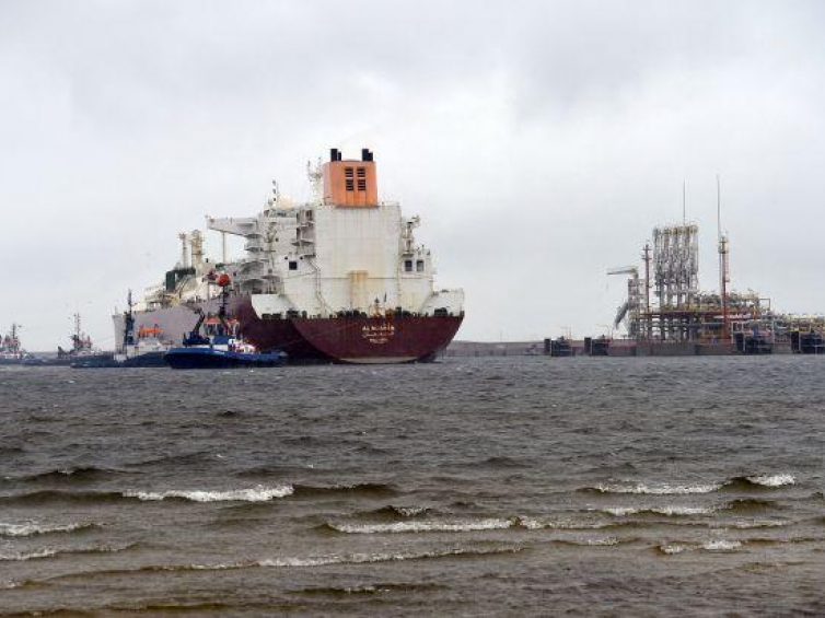 Pierwszy statek z komercyjnymi dostawami skroplonego gazu ziemnego wpłynął do terminala LNG w Świnoujściu. 17.06.2016. Fot. PAP/M. Bielecki