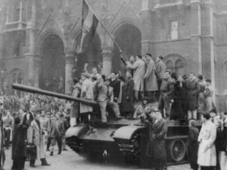Węgierskie powstanie antykomunistyczne 1956 r. Fot. PAP/CAF