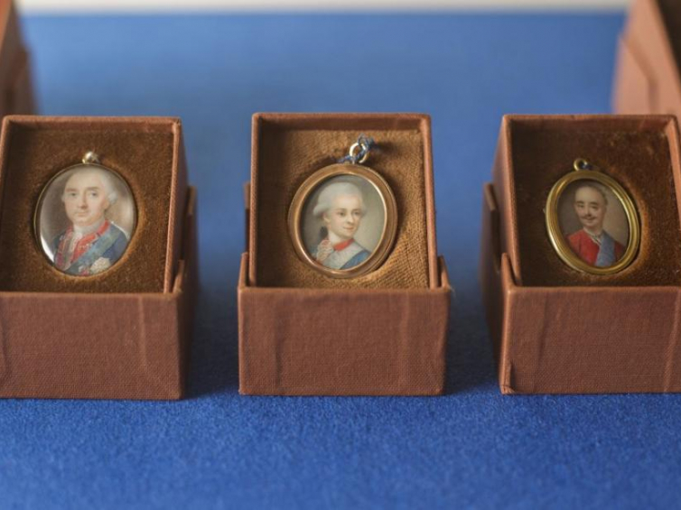 Miniatury portretowe ze zbioru Karola Lanckorońskiego przekazane Ossolineum. Fot. PAP/A. Koźmiński