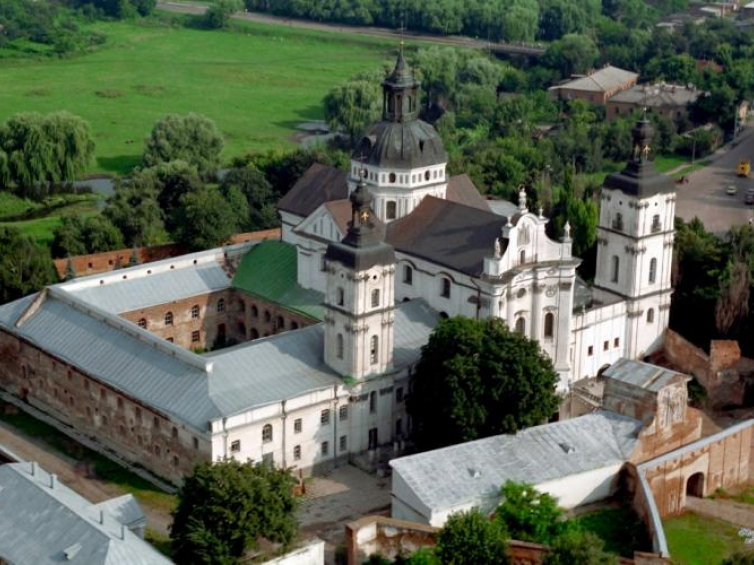 Zespół klasztorny karmelitów bosych. Sanktuarium Matki Boskiej Berdyczowskiej (Szkaplerznej) w Berdyczowie. Źródło: MKiDN