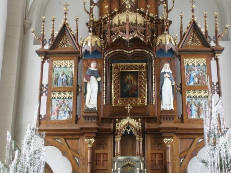 Kościół dominikanów pw. św. Stanisława w Czortkowie - ołtarz główny po pracach konserwatorskich. Fot. Lucyna Omieczyńska