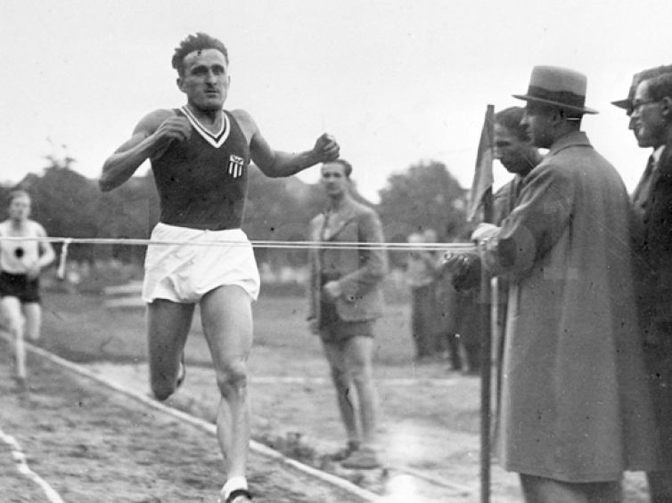  Janusz Kusociński, lekkoatleta, złoty medalista olimpijski z Los Angeles. Fot. PAP/CAF-reprodukcja. 