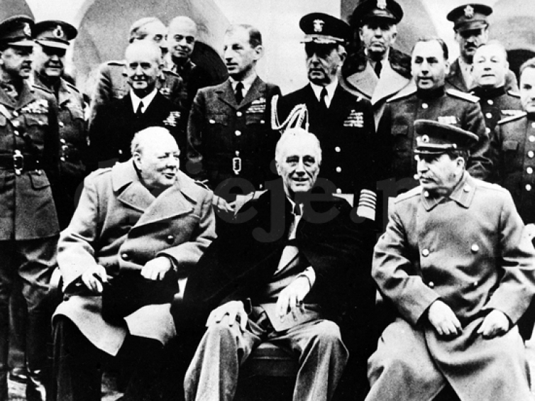 Konferencja w Jałcie, luty 1945. Od lewej: Winston Churchill, Franklin Delano Roosevelt i Józef Stalin. Fot. PAP/CAF
