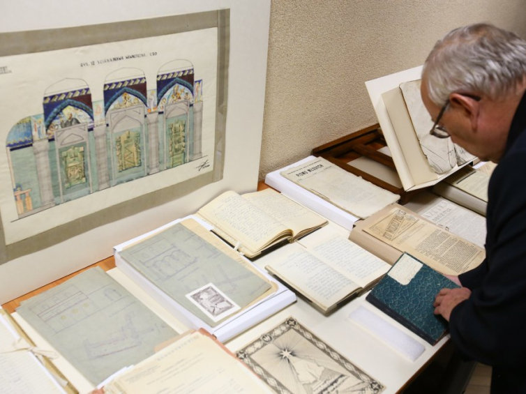 Dokumenty z Jerozolimy przekazane do zasobu Archiwum Akt Nowych. Fot. PAP/L. Szymański