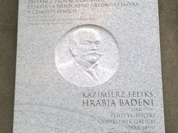 Tablica poświęcona Kazimierzowi Badeniemu odsłonięta w Pradze. Źródło: MKiDN