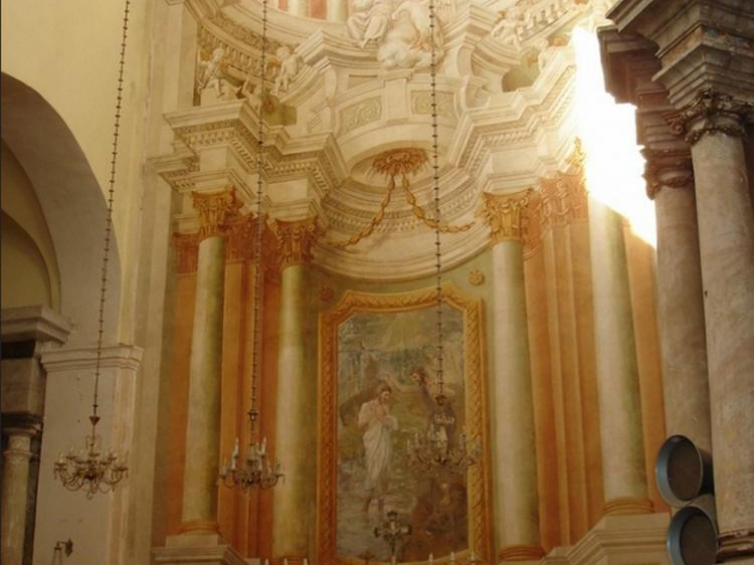 Kościół parafialny pw. św. Jana Chrzciciela w Holszanach - ołtarz główny po konserwacji. Fot. Dorota Janiszewska-Jakubiak