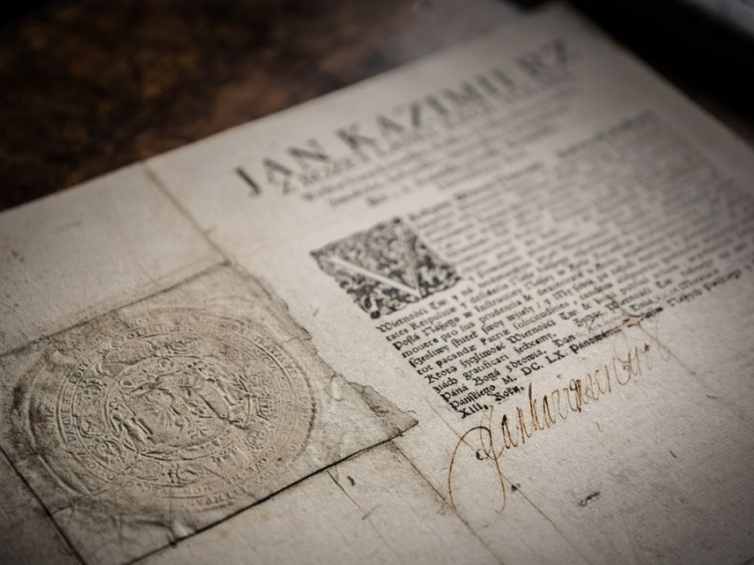Dokument (z grudnia 1660 r.) wystawiony przez Jana Kazimierza darczyńca: Czesław Prętki. Fot. MHP/Tomasz Woźny
