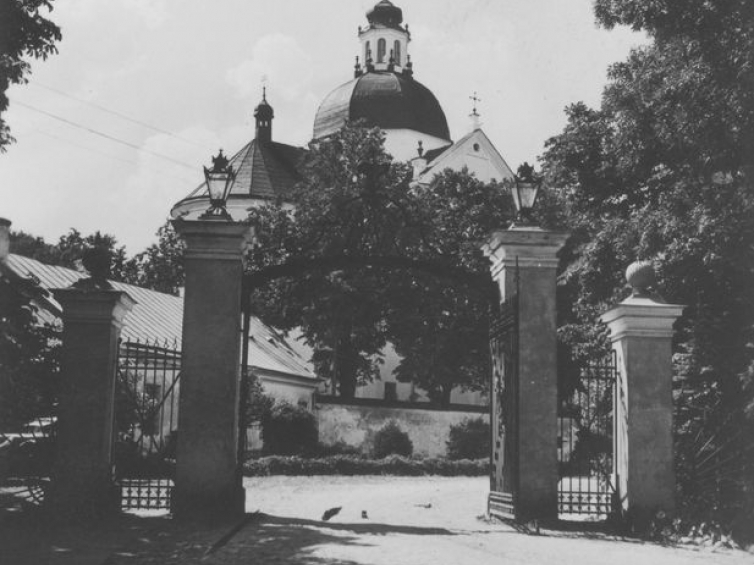 Kościół Bożego Ciała w Nieświeżu. Lata 1918-1939. Źródło: NAC