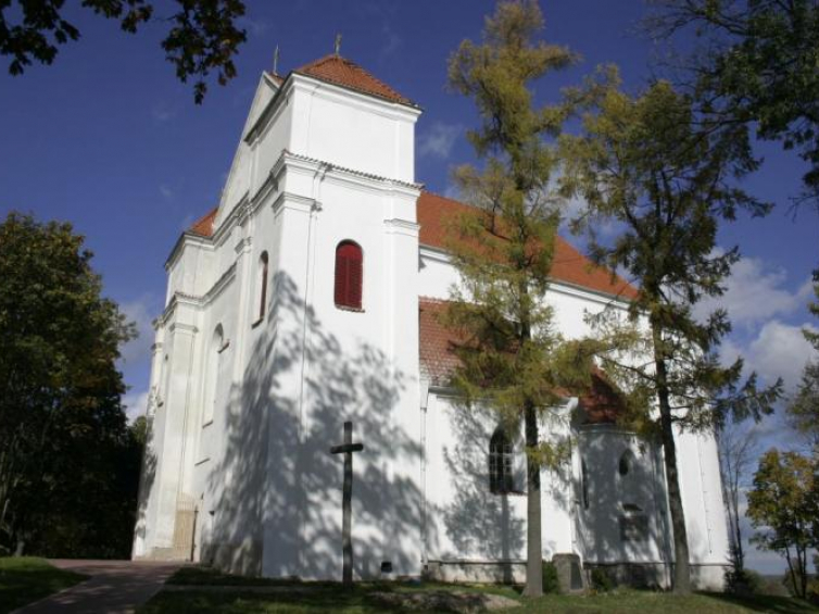 Kościół farny pw. Przemienienia Pańskiego w Nowogródku. Fot. Lucyna Omieczyńska 