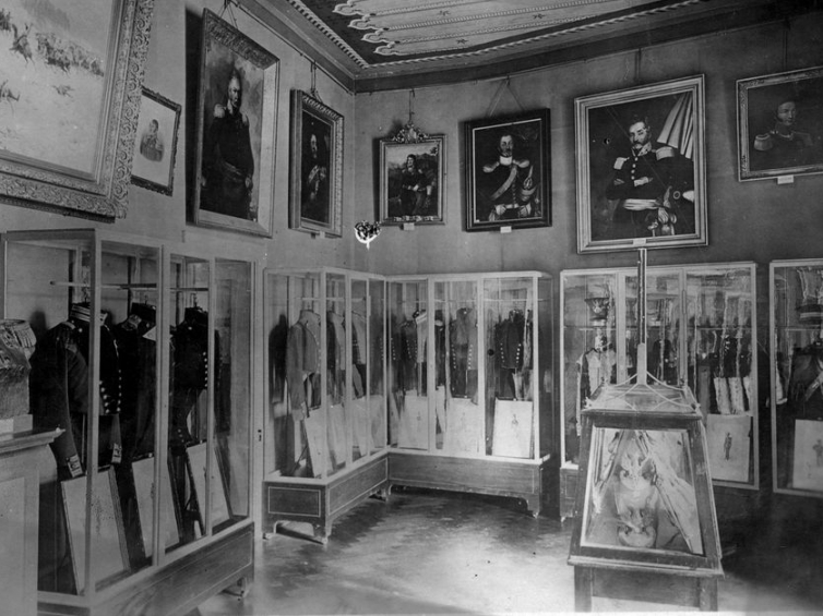 Jedna z sal Muzeum Polskiego w Rapperswilu. Lata 1918-1939. Źródło: NAC