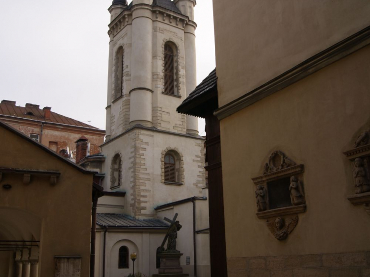 Katedra Ormiańska we Lwowie - dziedziniec i wieża.  Fot. Dorota Janiszewska-Jakubiak