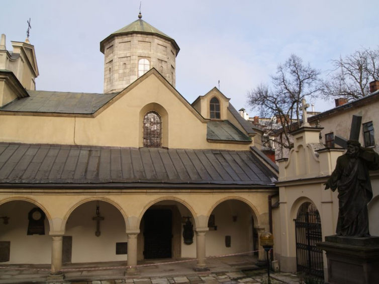 Katedra Ormiańska we Lwowie - dziedziniec. Fot. Dorota Janiszewska-Jakubiak