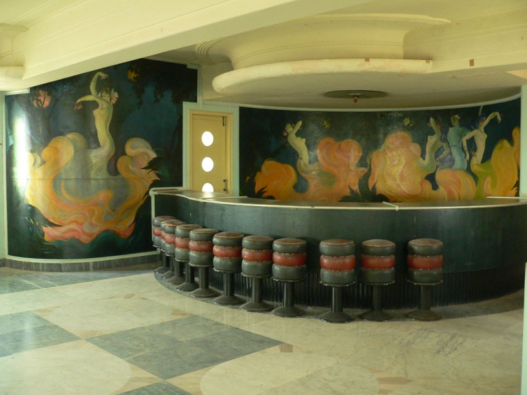 Malowidła Stefana Norblina w pałacu maharadży Bahadura w Morvi po konserwacji - bar górny. Fot. M. Burzynowski