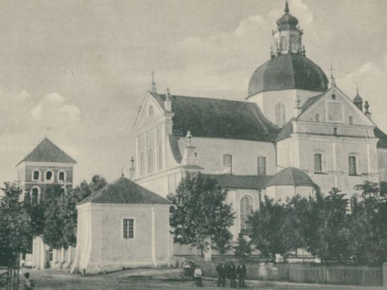 Kościół Bożego Ciała w Nieświeżu. Pocztówka, lata 1906-1927. Źródło: BN Polona