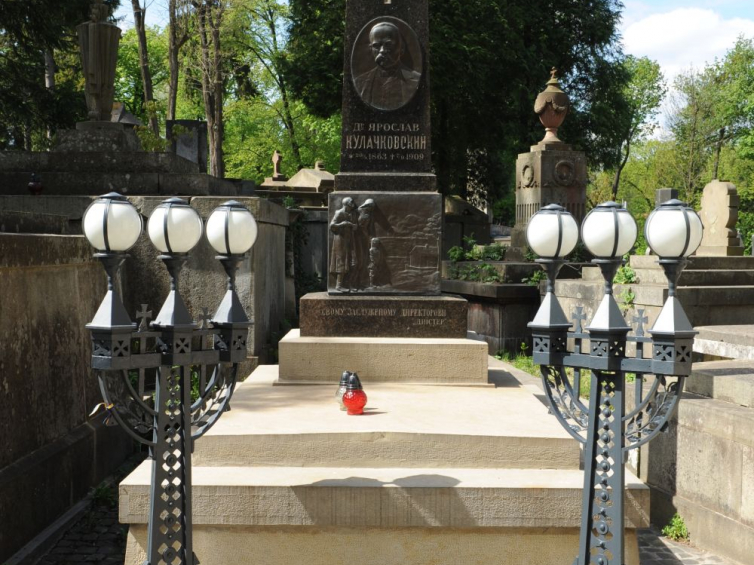 Cmentarz Łyczakowski we Lwowie. Pomnik Jarosława Kułaczkowskiego. Źródło: MKiDN