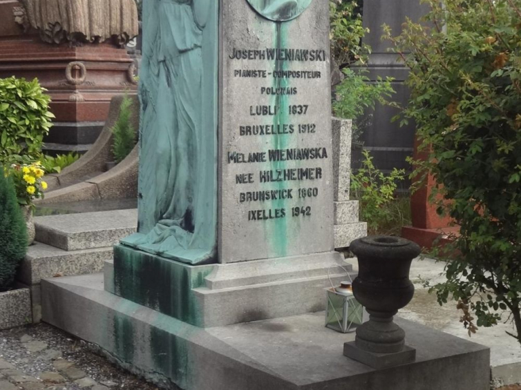 Nagrobek Józefa Wieniawskiego na cmentarzu Ixelles przed pracami konserwatorskimi. Fot. Piotr Niemcewicz