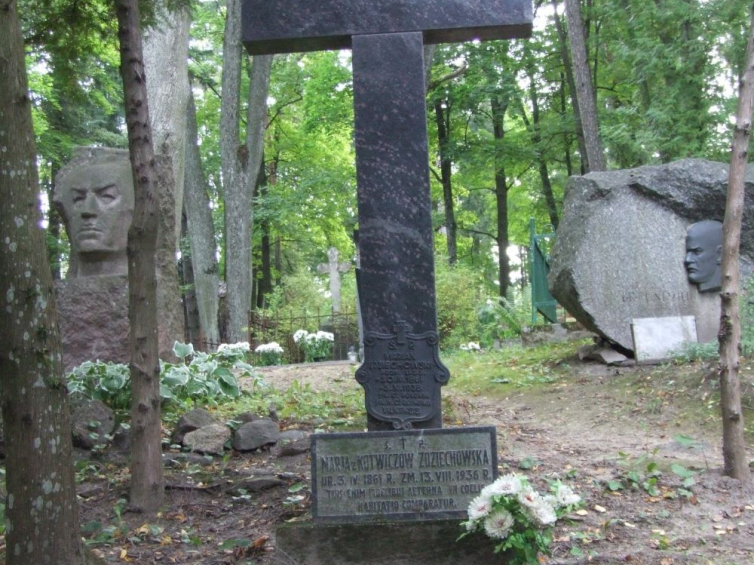 Cmentarz wojskowy na Antokolu w Wilnie. Grób Mariana Zdziechowskiego przed konserwacją. Fot. Marta Dacyna