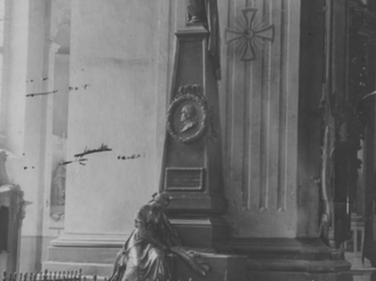 Kościół farny św. Franciszka Ksawerego w Grodnie. Pomnik Antoniego Tyzenhauza. 1926 r. Źródło: NAC