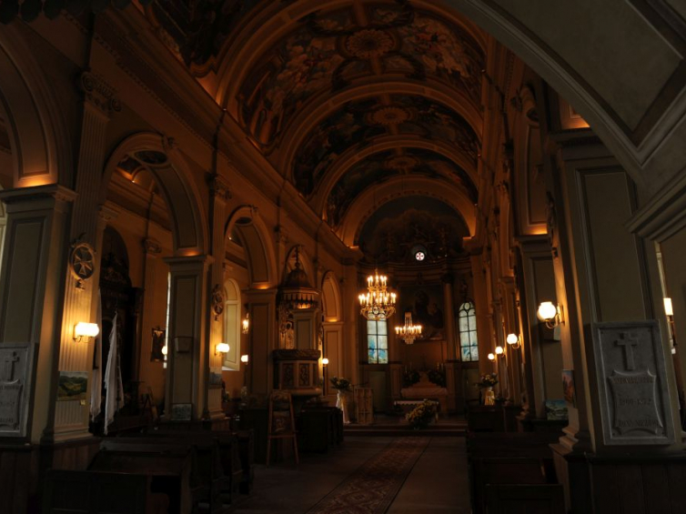 Wnętrze kościoła pw. św. Stanisława Biskupa i Męczennika w Krzemieńcu. Fot. Krzysztof Hejke
