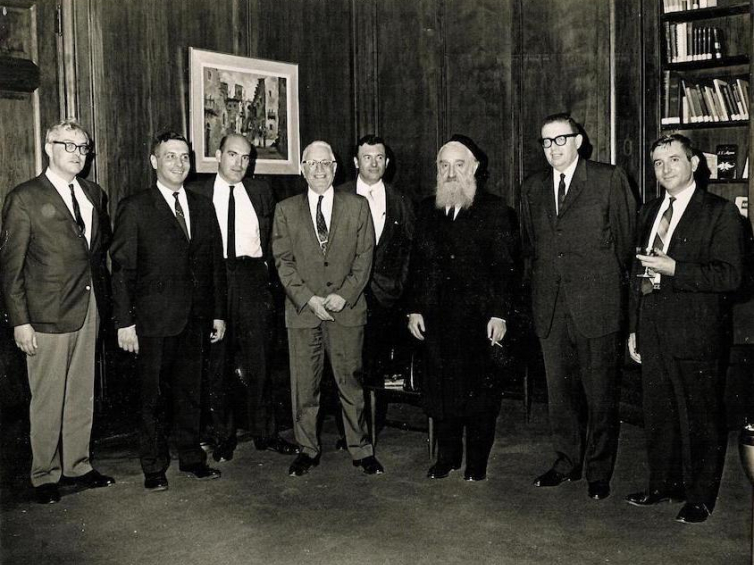 Cesar de Sousa Mendes czwarty od prawej. Fot. Archiwum rodziny Sousa Mendes