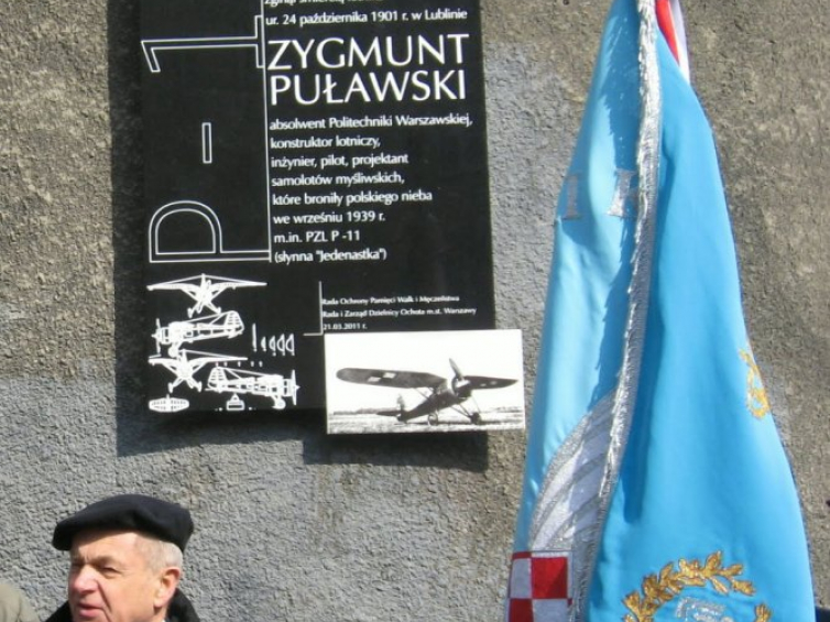 Uroczystość odsłonięcia pamiątkowej tablicy na miejscu katastrofy, w której zginął Zygmunt Puławski. 21 marca 2011 r. Fot. Paweł Tomczyk
