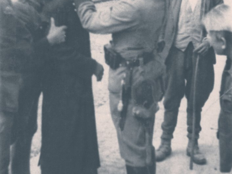 Obcinanie pejsów ortodoksyjnym Żydom na ulicy Krakowa przez żołnierzy niemieckich. Źródło: Muzeum Historyczne Miasta Krakowa