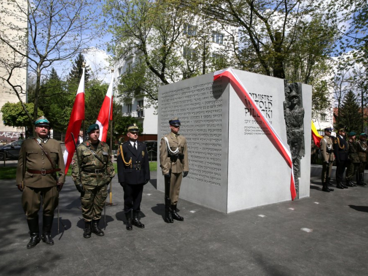 Uroczystość odsłonięcia pomnika rotmistrza Witolda Pileckiego w Warszawie. Fot. PAP/T. Gzell