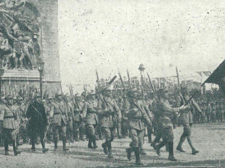 Polacy na Defiladzie Zwycięstwa w Paryżu. 1919 r. Archiwum prywatne P. Szlanty