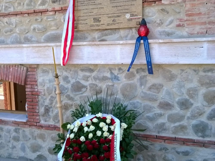 Uroczystość odsłonięcia tablicy upamiętniającej gruzińskich oficerów kontraktowym służącym w Wojsku Polskim. Źródło: Fundacja Ochrony Wspólnego Dziedzictwa Kulturowego TERPA