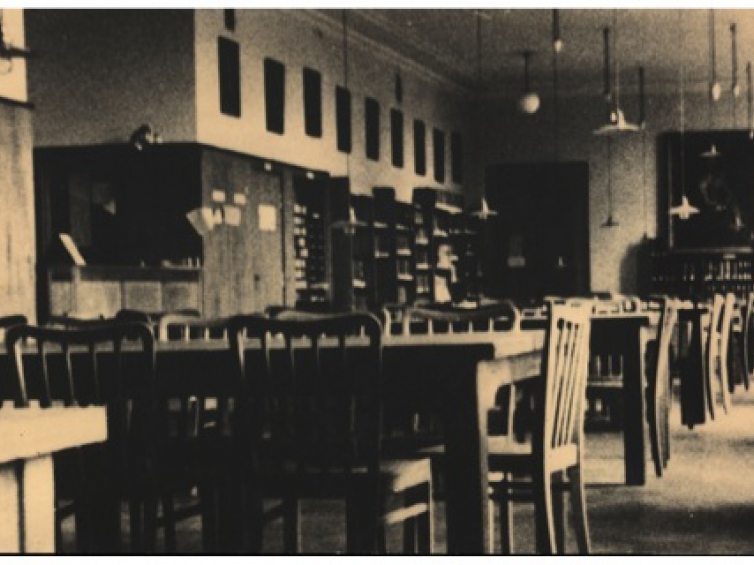 Lektorium biblioteki w latach pięćdziesiątych. Źródło BIH