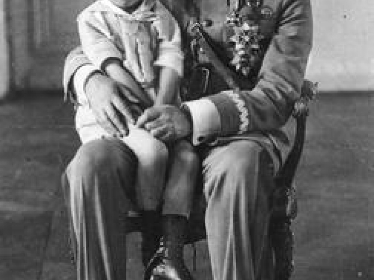 Józef Piłsudski córką Wandą. Źródło: NAC