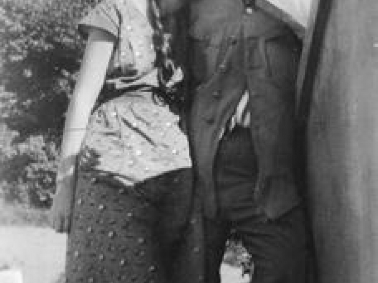 Józef Piłsudski - fotografia sytuacyjna z córką Wandą. Źródło: NAC