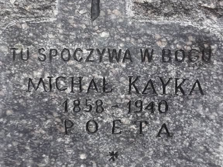 Grób poety ludowego Michała Kajki i jego żony Wilhelminy na cmentarzu we wsi Ogródek. Źródło: Muzeum Michała Kajki w Ogródku