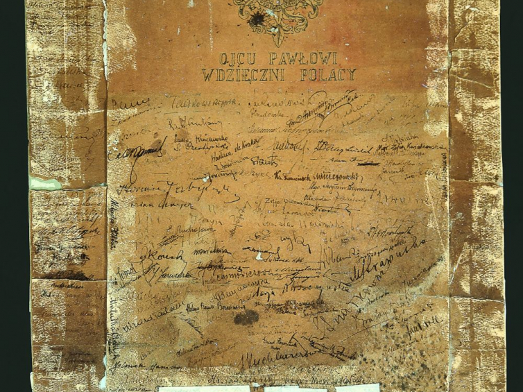 List pamiątkowy pochodzący z okresu II wojny światowej - przed konserwacją. Fot. Dariusz Subocz
