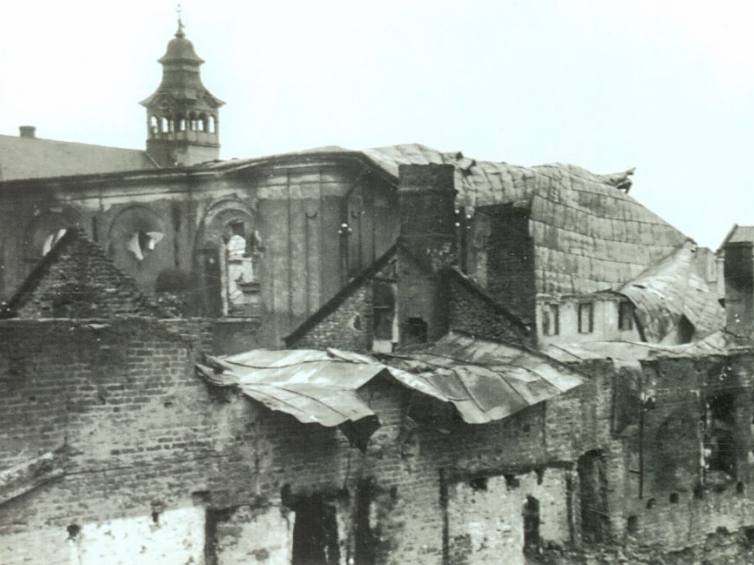 Ruiny synagogi, wrzesień-październik 1939 r. Źródło: Małgorzata Wołoszyn „Dawny Przeworsk na pocztówce i fotografii do 1944 roku"