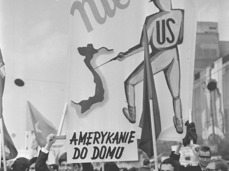 Manifestacja Pierwszomajowa w Warszawie w 1967 r. Fot. PAP/CAF/Matuszewski