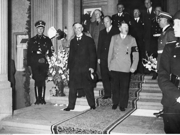 Spotkanie premiera Wielkiej Brytanii Neville'a Chamberlaina z kanclerzem Niemiec Adolfem Hitlerem. Bad Godesberg. 22-23.09.1938. Fot. NAC