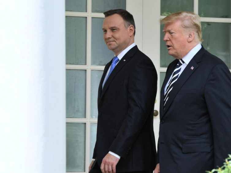 Waszyngton, Stany Zjednoczone Ameryki, 18.09.2018. Prezydent Stanów Zjednoczonych Ameryki Donald Trump (P) oraz prezydent RP Andrzej Duda (L) podczas spotkania w Białym Domu. Fot. PAP/R. Pietruszka