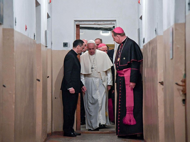 Papież Franciszek odwiedził Muzeum Okupacji i Walk o Wolność w Wilnie. Fot. PAP/EPA
