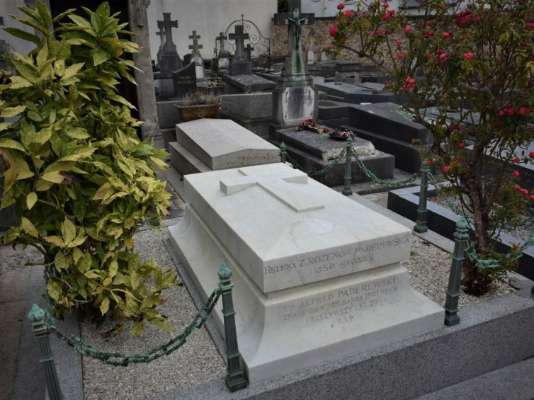 Nagrobek Heleny i Alfreda Paderewskich na cmentarzu w Montmorency po zakończeniu prac konserwatorskich