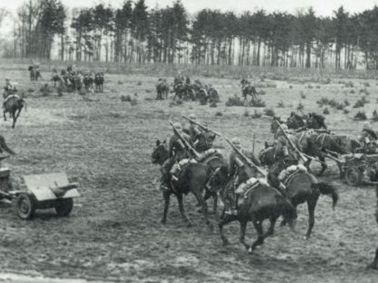 Wielkopolska Brygada Kawalerii podczas bitwy nad Bzurą. Źródło: Wikimedia Commons