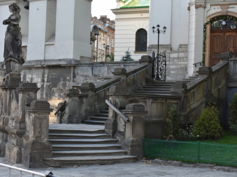 Schody przy kościele św. Antoniego we Lwowie. Źródło: Instytut POLONIKA