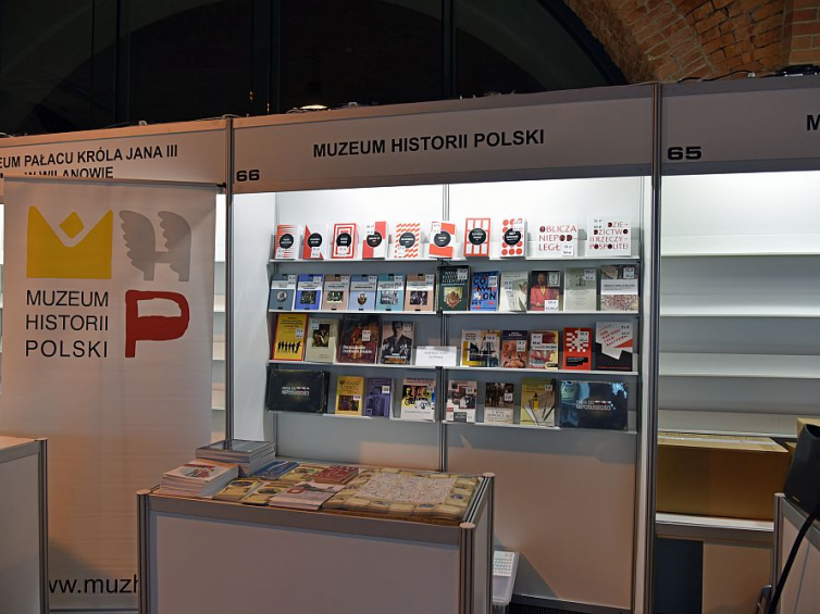 Stoisko Muzeum Historii Polski na 28. Targach Książki Historycznej w Warszawie. Fot.  Muzeum Historii Polski