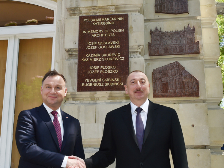 Ilham Aliyev i Andrzej Duda. Odsłonięcia ulicy Polskich Architektów w Baku, 2019 r. Źródło: Ambasada Republiki Azerbejdżanu w Rzeczypospolitej Polskiej