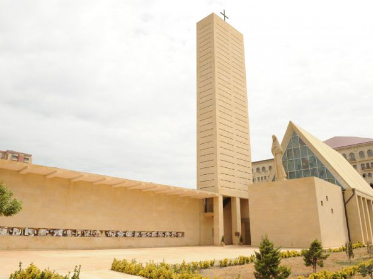 Kościół Niepokalanego Poczęcia Najświętszej Maryi Panny w Baku, 2006 r. Źródło: Ambasada Republiki Azerbejdżanu w Rzeczypospolitej Polskiej