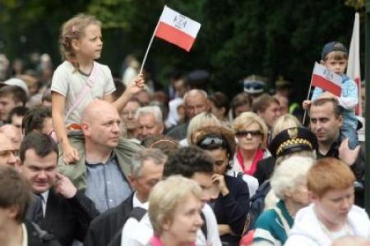 Uczestnicy inscenizacji "Marsz Mokotowa". Warszawa, 01.08.2011.  Fot. PAP/P. Kula