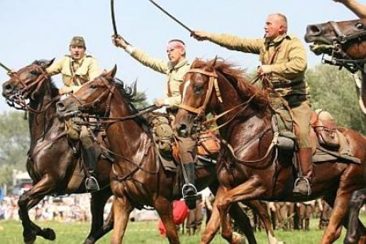 Ossów. Rekonstrukcja Bitwy Warszawskiej. Fot. PAP/P. Kula