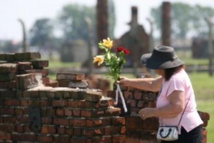 Uroczystości Dnia Pamięci o Zagładzie Romów na na terenie byłego obozu zagłady KL Birkenau. Fot. PAP/J. Bednarczyk